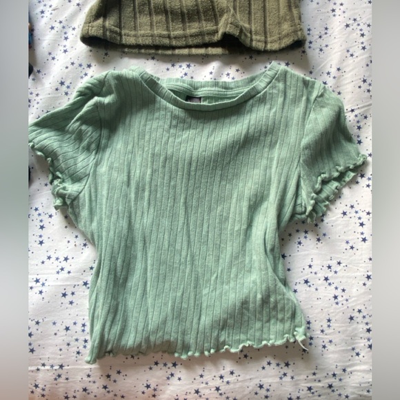 4 women’s crop tops. All in great condition! - Picture 2 of 5